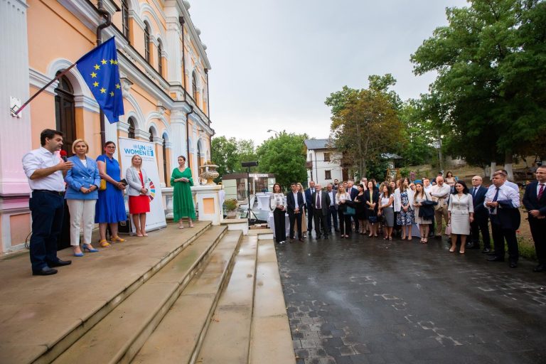 O nouă ediție „Discover Modova’s Finest” a întrunit reprezentante și reprezentanți ai misiunilor diplomatice, antreprenoare și designere vestimentare din Republica Moldova