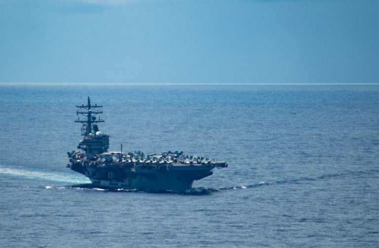Tensiune în strâmtoarea Taiwan, în așteptarea lui Pelosi. China a ridicat avioane de luptă, SUA au trimis patru nave de război