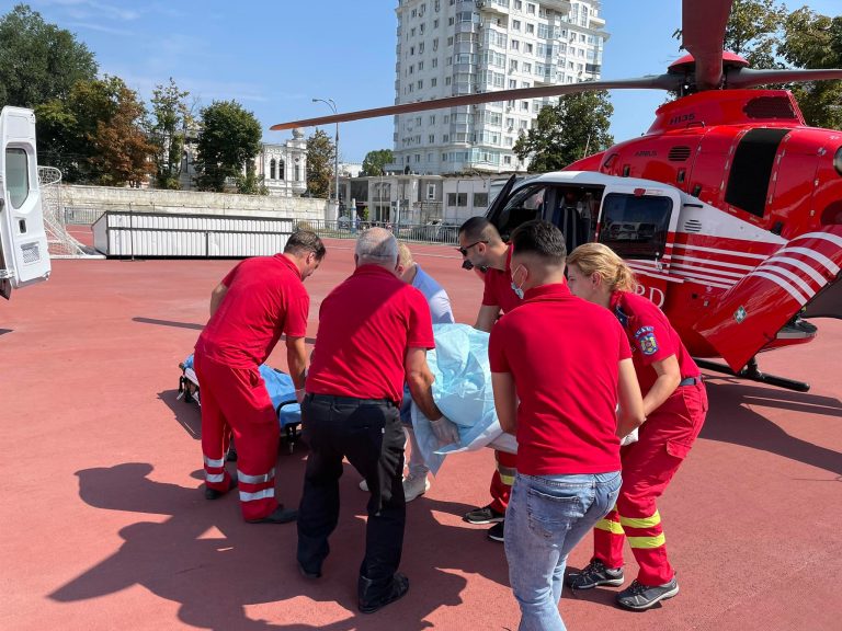 Un bărbat a fost transportat cu elicopterul SMURD la Institutul de Medicină Urgentă din Chișinău