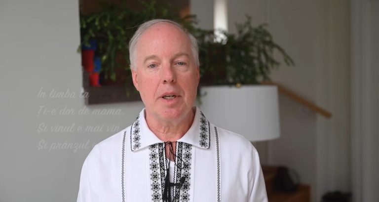 VIDEO/ De Ziua Limbii Române, ambasadorul SUA la Chișinău felicită cetățenii printr-o poezie