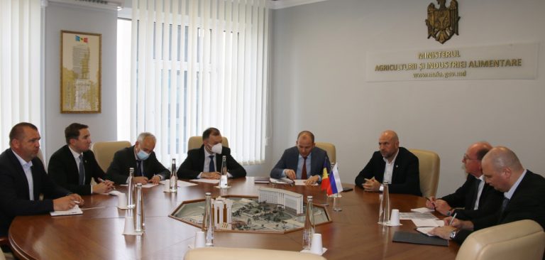 Decizia Rosselhoznadzorului de a sista temporar importul de produse agricole moldovenești în Rusia, discutată de ministrul agriculturii cu ambasadorul rus