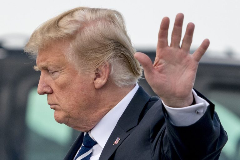 Donald Trump, suspectat că ar fi furat de la Casa Albă documente secrete