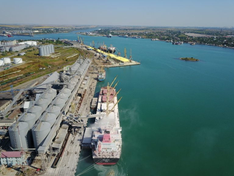 Două cargouri ce transportă cereale au părăsit portul Chiornomorsk