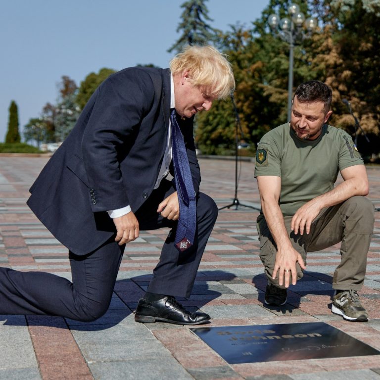 Boris Johnson a anunţat miercuri un nou pachet de ajutor militar pentru Ucraina