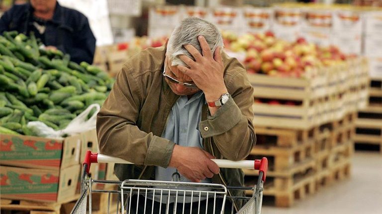 REPORTAJ: Oamenii săraci au uitat gustul cărnii și lactatelor. Cu cât s-au scumpit produsele alimentare într-un an de zile?