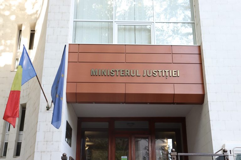 Un ex-secretar de stat din cadrul Ministerului Justiției, reținut într-un dosar de trafic de influență. CNA: ar fi cerut o mită de 10 mii de euro pentru o autorizație