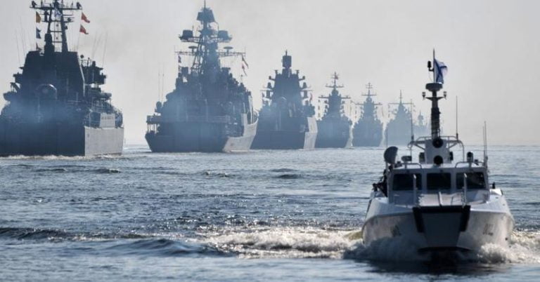 Nave şi avioane militare chineze au trecut  linia de mijloc a Strâmtorii Taiwan