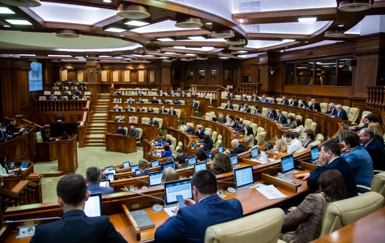 Parlamentul se convoacă în ședință plenară: Modificarea Codului serviciilor media audiovizuale al R. Moldova, pe ordinea de zi