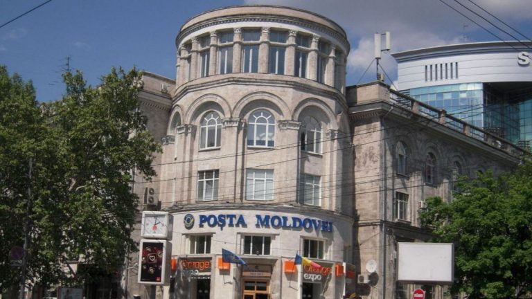 „Poștașul sună întotdeauna de două ori”. „Poșta Moldovei” va fi reorganizată și s-ar putea să-l așteptați pe poștaș cu nerăbdare