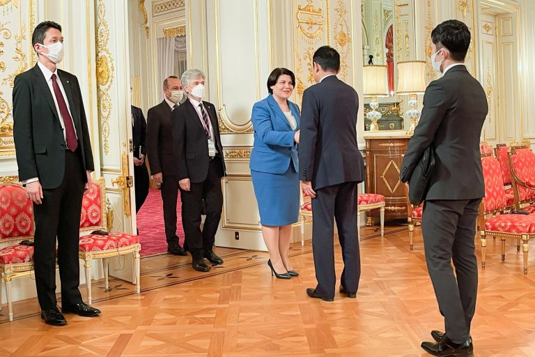 Natalia Gavrilița, întrevedere cu premierul Japoniei: Suntem deschiși să aprofundăm relațiile noastre