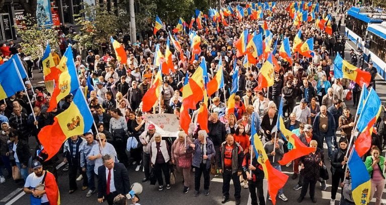 FOTO/ Deputatul fugar Ilan Șor și-a adus organizat susținătorii la un protest antiguvernare la Președinție. Cronologia evenimentelor