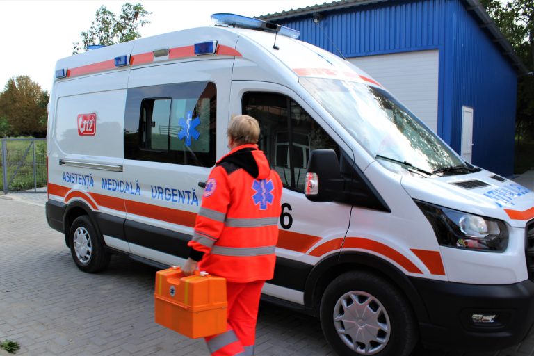Mii de cetățeni au chemat ambulanța într-o săptămână: Peste 1.200 de copii, transportați la spital