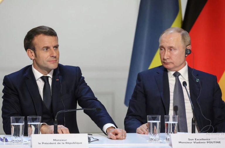 Macron i-a cerut lui Putin să retragă „armele grele şi uşoare” de la Zaporojie