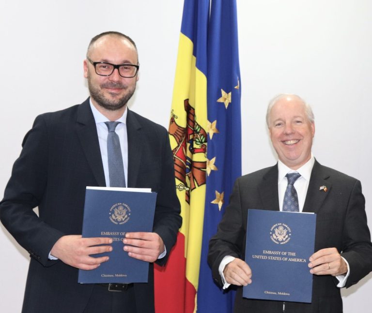MJ a semnat un Memorandum de înțelegere cu Ambasada SUA la Chișinău pentru susținerea reformelor din justiție