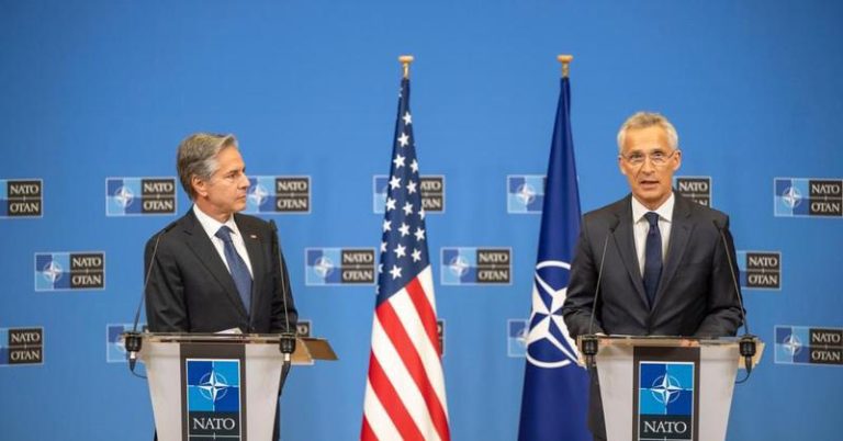 Secretarul general al NATO  le-a cerut  aliaţilor să furnizeze Kievului echipamente militare de iarnă