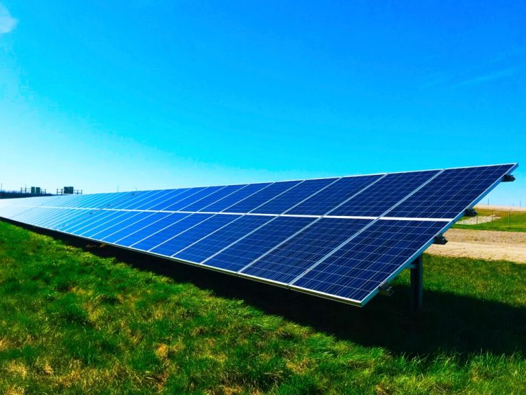 UE a economisit 30 de miliarde de euro în această vară, după ce 12% din energia electrică produsă a venit de la panourile fotovoltaice