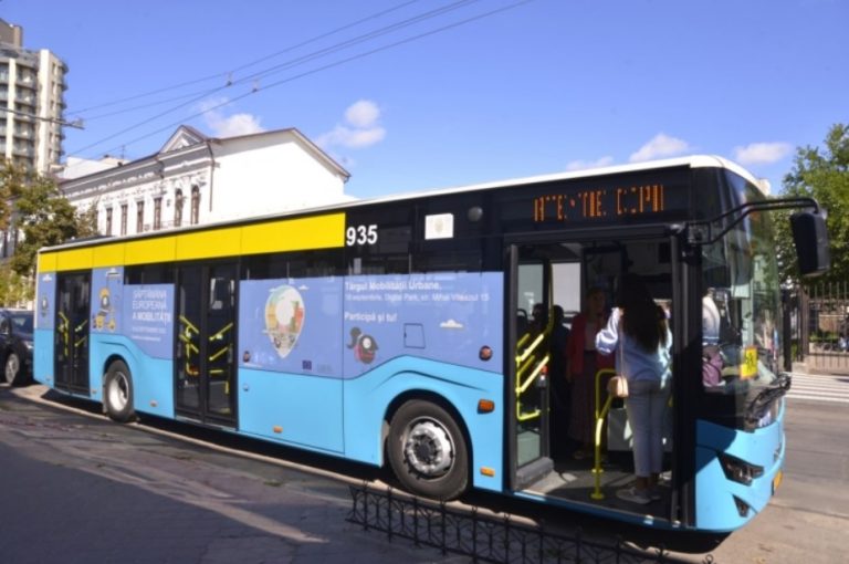 Lecții deschise despre siguranța în trafic pentru copiii instituțiile de învățământ din capitală