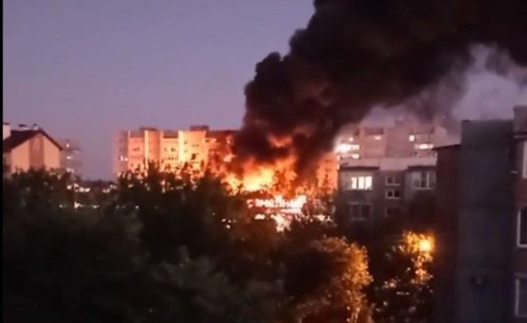 VIDEO/ Tragedie în Krasnodar: Un avion militar s-a prăbușit peste un bloc de locuit