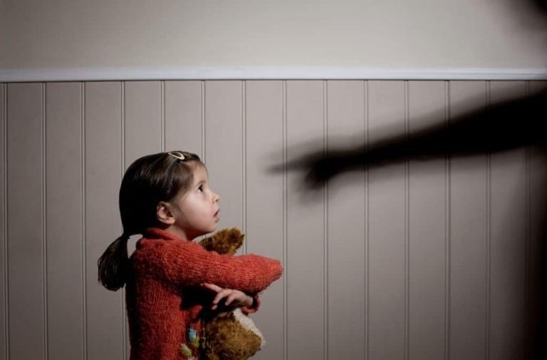 Abuzurile asupra copiilor vor fi raportate online: Mecanismul este elaborat de MAI