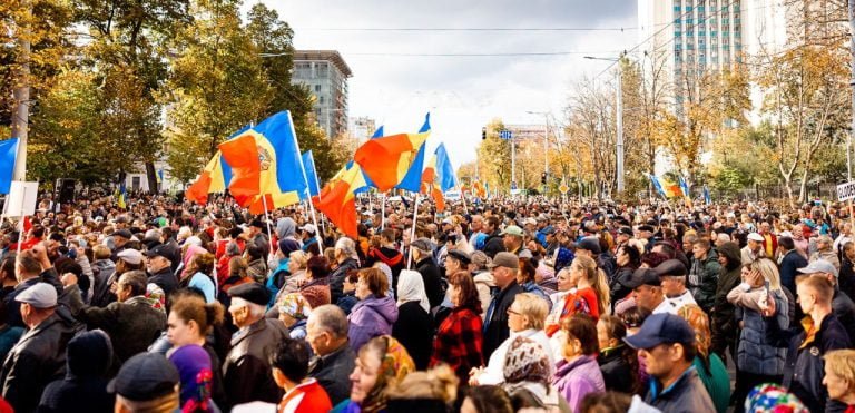 Protestatarii încalcă ordinea publică: Poliția solicită în instanță obligarea Primăriei Chișinău de a suspenda protestele