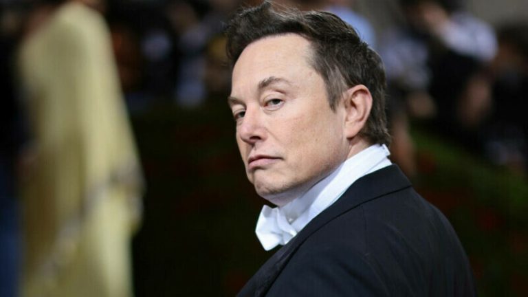 Elon Musk taie internetul gratis oferit Ucrainei și obligă Pentagonul să achite nota de plată