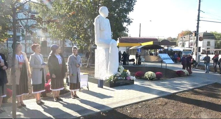 La Chișinău a fost inaugurat scuarul și monumentul lui Nicolae Titulescu