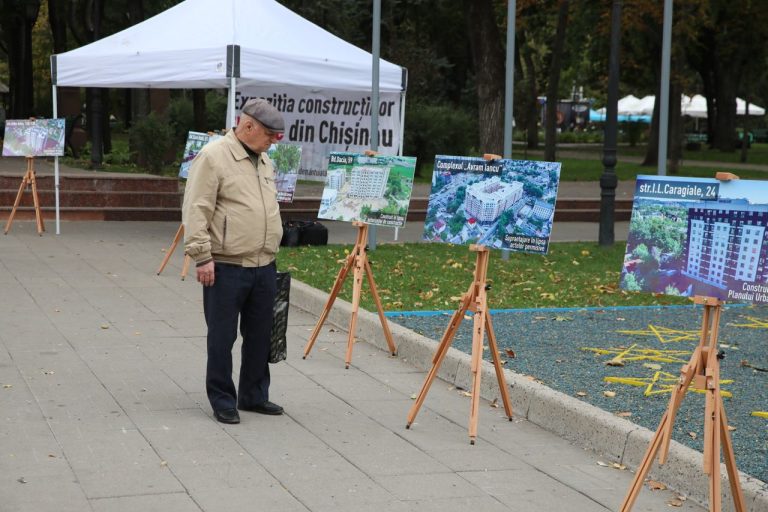 Consilierii PAS au inaugurat expoziția construcțiilor ilegale din Chișinău. Reacția Primăriei