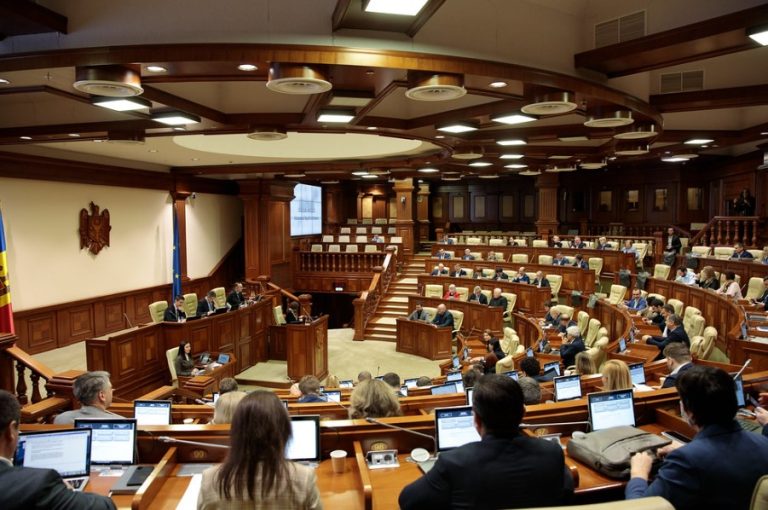 Sondaj: Trei partide ar accede în Parlament în cazul unor alegeri anticipate