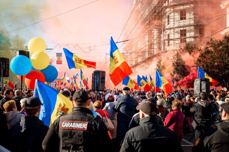 A cincea duminică de proteste antiguvernamentale organizate de Partidul ȘOR. Poliția a împiedicat accesul în PMAN