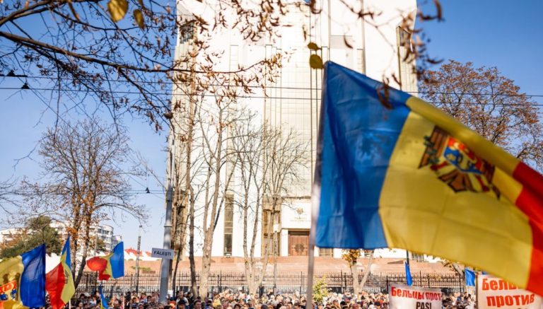 FOTO/ Membrii și simpatizanții Partidului Politic „ȘOR” au participat la un nou protest. PP ȘOR: „60 de mii de oameni au cerut demisia guvernării PAS și a președintei Sandu”