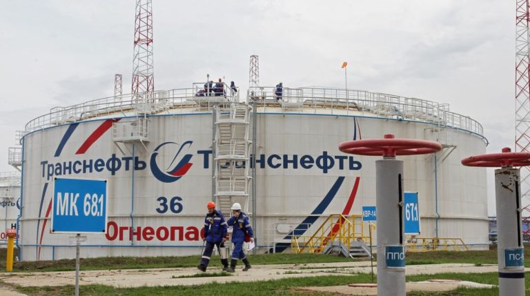 Rusia a mărit cu 50% exporturile maritime de petrol Ural în Asia, înainte de embargoul UE din decembrie