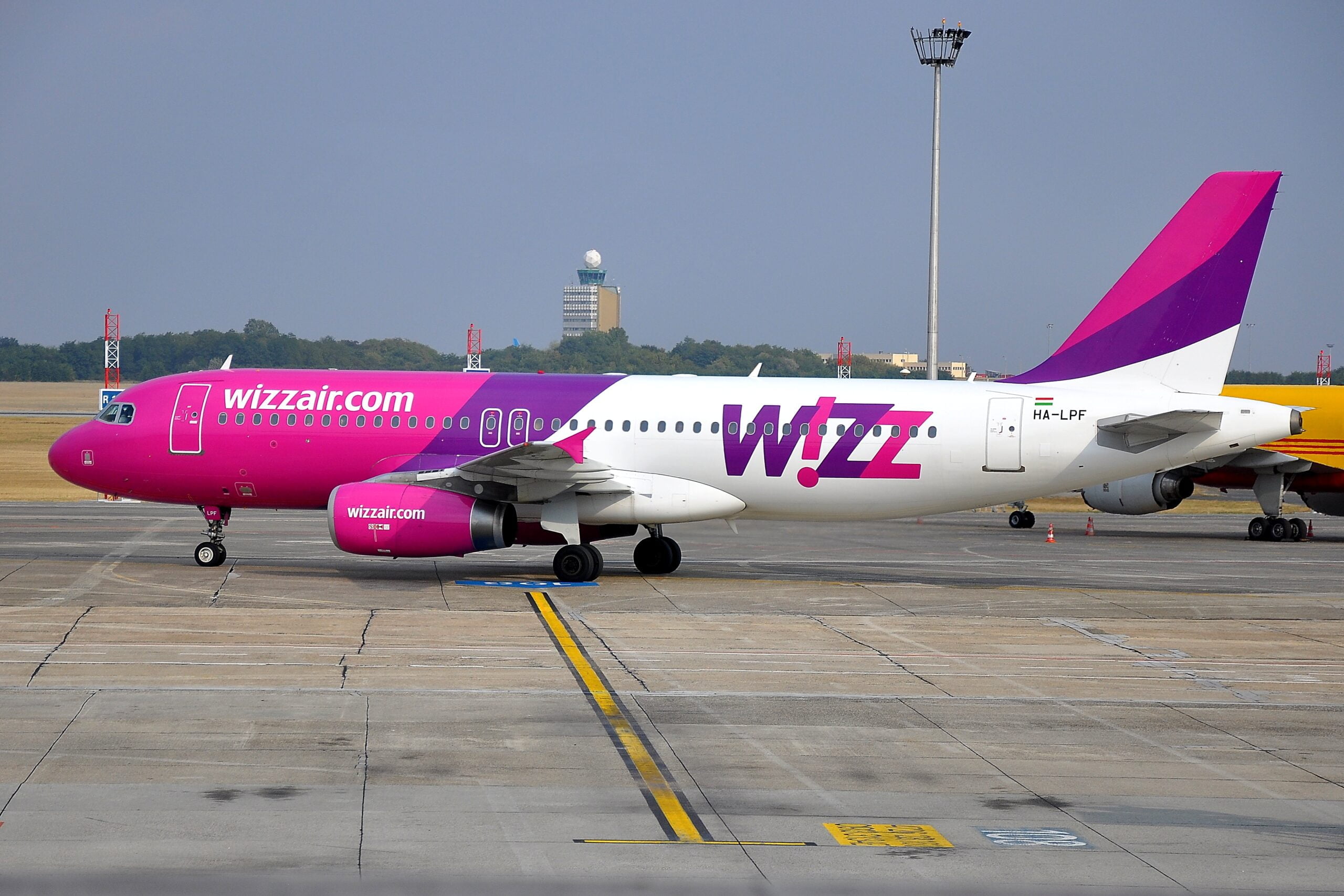 Wizzair москва. Wizz Air Malta салон. Wizz Air 747. Wizz Air парк самолетов.