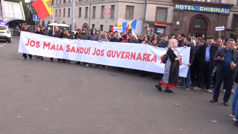 VIDEO/ Membrii și simpatizanții Partidului Șor protestează a șasea duminică în Capitală: Jos Maia Sandu!