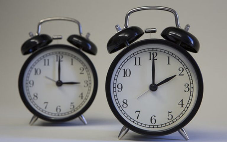 Republica Moldova va trece în acest weekend la ora de iarnă