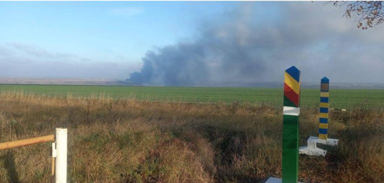 FOTO/ O rachetă doborâtă de ucraineni a căzut în localitatea Naslavcea din R. Moldova: Mai multe locuințe, afectate