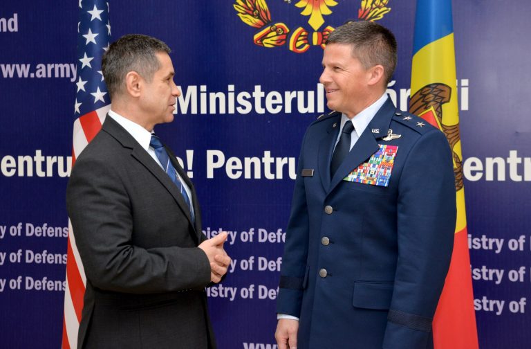 Ministrul Apărării a avut o întrevedere cu Șeful Comandamentului Operaţiuni speciale din Europa al Statelor Unite ale Americii