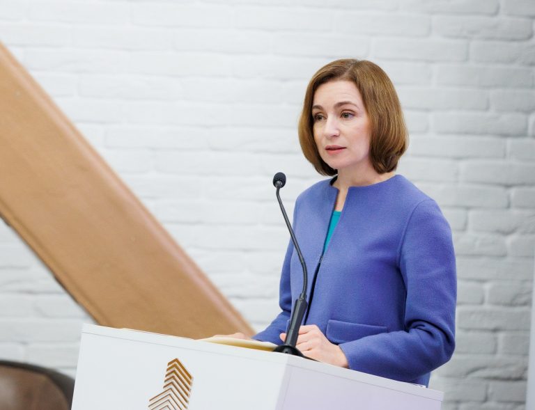 Premiul Negruzzi, oferit președintei Maia Sandu din partea primarului municipiului Iași