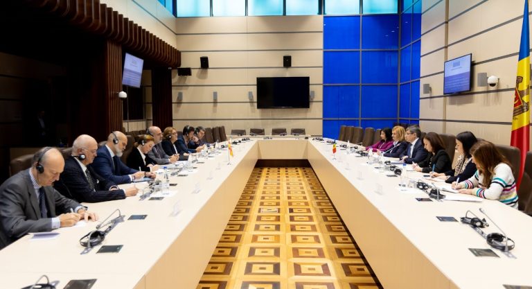 Grosu către delegația parlamentară spaniolă: „Ne dorim să semnăm un acord de reducere a tarifelor la roaming”