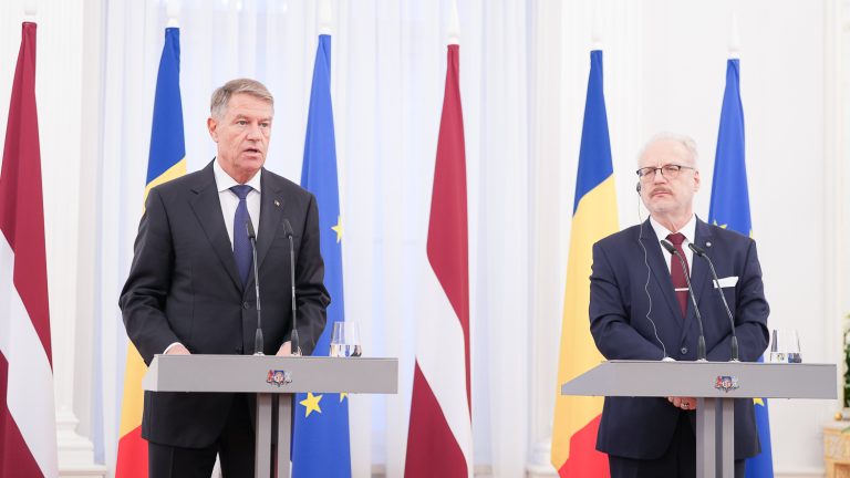 Klaus Iohannis a discutat cu președintele Letoniei despre situația energetică dificilă din R. Moldova