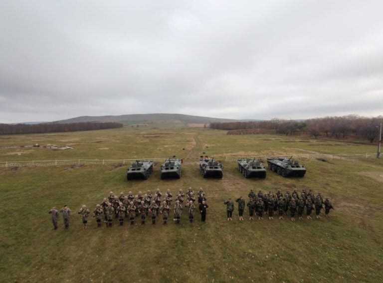 FOTO/ Militari ai Armatei Naționale participă la un exercițiu în România