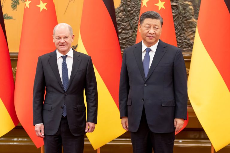 Olaf Scholz face apel la China să-și folosească „influența” asupra lui Putin pentru a opri războiul