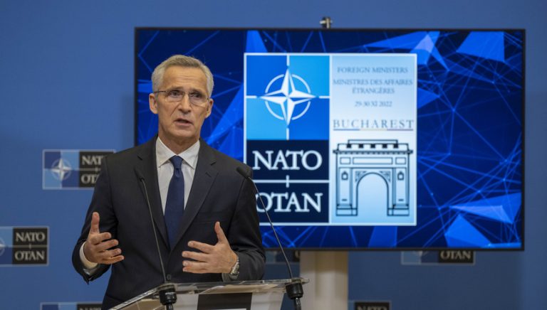 Secretarul general al NATO cere noi livrări de arme pentru Ucraina