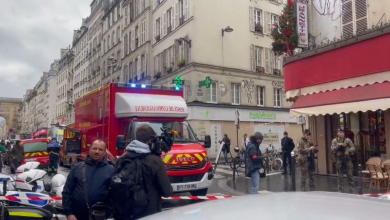 Atentat la Paris: Un bărbat a ucis doi oameni în centrul Parisului