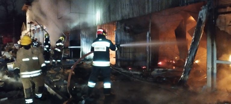 VIDEO/ Incendiu de proporții la Piața Centrală. Cauza producerii