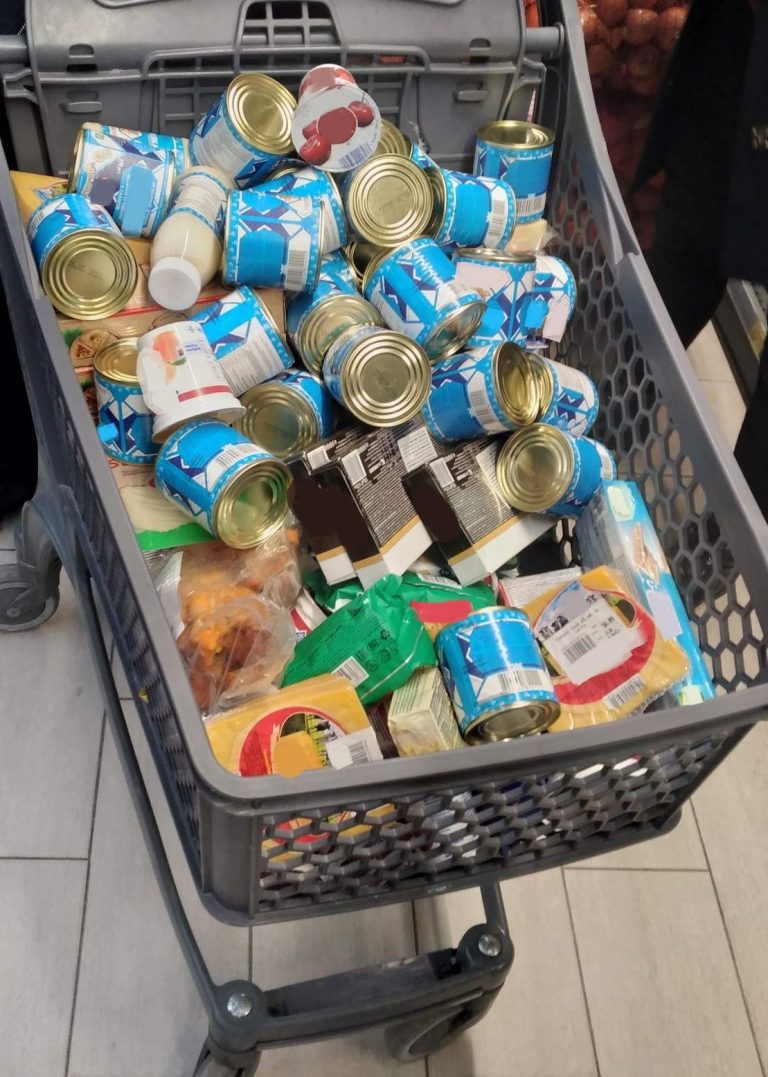 Înșelare la cîntar, comercializarea produselor alimentare cu termenul de valabilitate expirat. Nereguli depistate de inspectorii ANSA