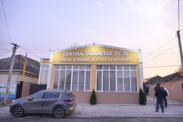 Un centru comunitar de zi pentru persoanele în etate și refugiați, recent inaugurat