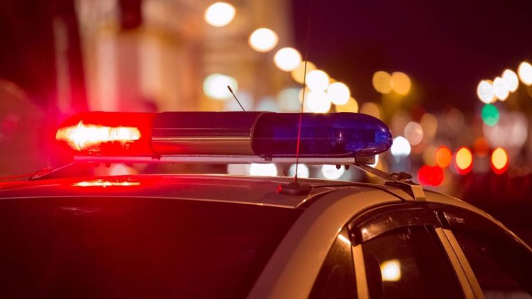 Doi polițiști, loviți de un Mercedes în Capitală: Cine este șoferul reținut