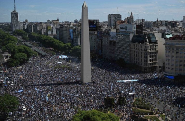 VIDEO/ Argentina: Sute de mii de oameni au sărbătorit pe străzile din Buenos Aires câștigarea Cupei Mondiale 