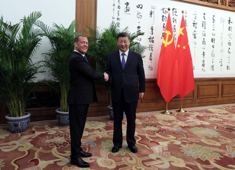 Un an de război în Ucraina: China a publicat un „plan de pace”. Medvedev: Rusia va câştiga în Ucraina, chiar de-ar trebui să ajungă până la frontierele Poloniei