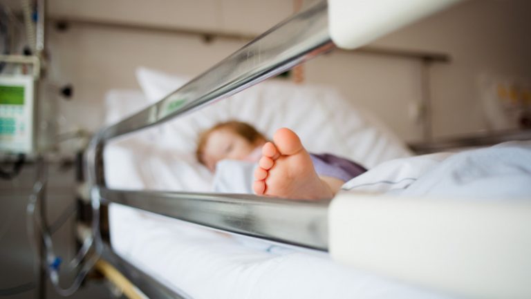 Situație alarmantă! În spitalele din Chișinău nu sunt locuri pentru copiii cu viroze: Precizări oficiale